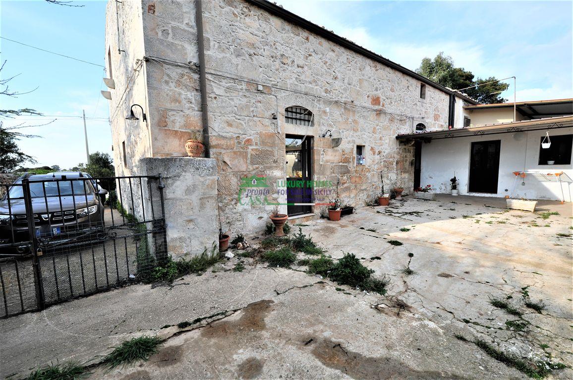 Soluzione Indipendente in vendita a Ragusa, 6 locali, zona Località: STRADA PER S. CROCE, prezzo € 159.000 | PortaleAgenzieImmobiliari.it