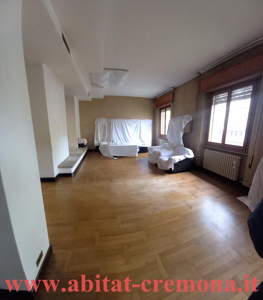 Appartamento in vendita a Cremona, 4 locali, zona Località: Po, prezzo € 260.000 | PortaleAgenzieImmobiliari.it