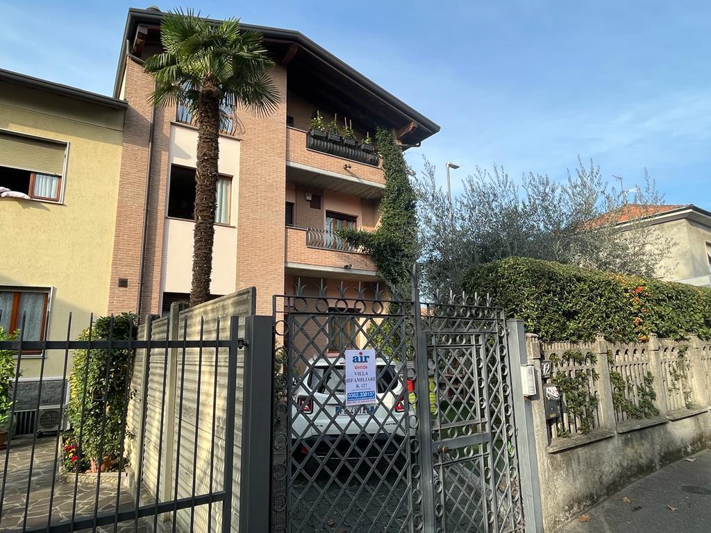 Villa Bifamiliare in vendita a Bovisio Masciago - Zona: Confine con Varedo