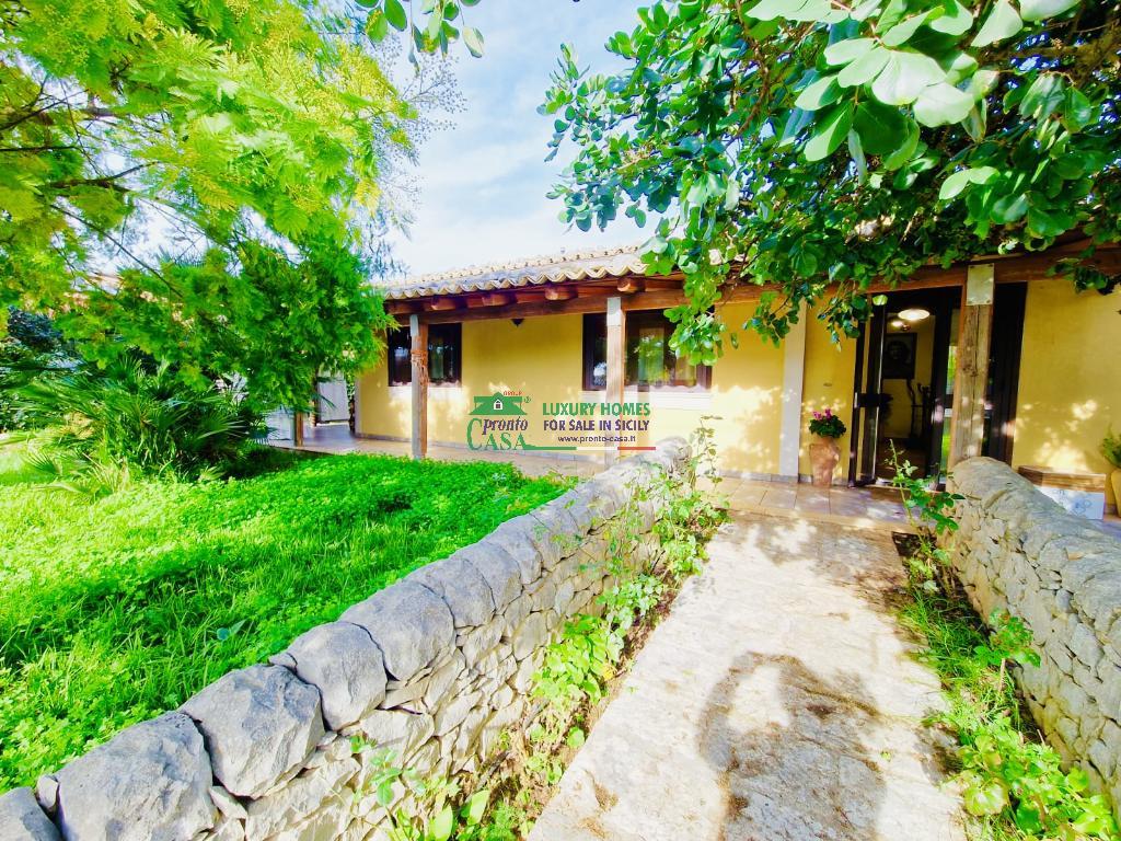 Villa in vendita a Ragusa, 8 locali, zona Località: ALTA SFERA, prezzo € 290.000 | PortaleAgenzieImmobiliari.it