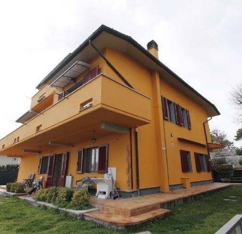 Villa in vendita a Lamporecchio, 10 locali, prezzo € 520.000 | PortaleAgenzieImmobiliari.it