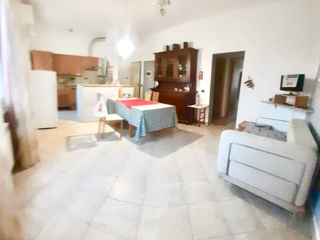 Appartamento in vendita a Ortonovo, 4 locali, prezzo € 175.000 | PortaleAgenzieImmobiliari.it