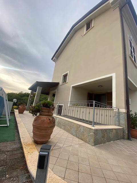 Villa Bifamiliare in vendita a Castelnuovo Magra, 6 locali, prezzo € 520.000 | PortaleAgenzieImmobiliari.it