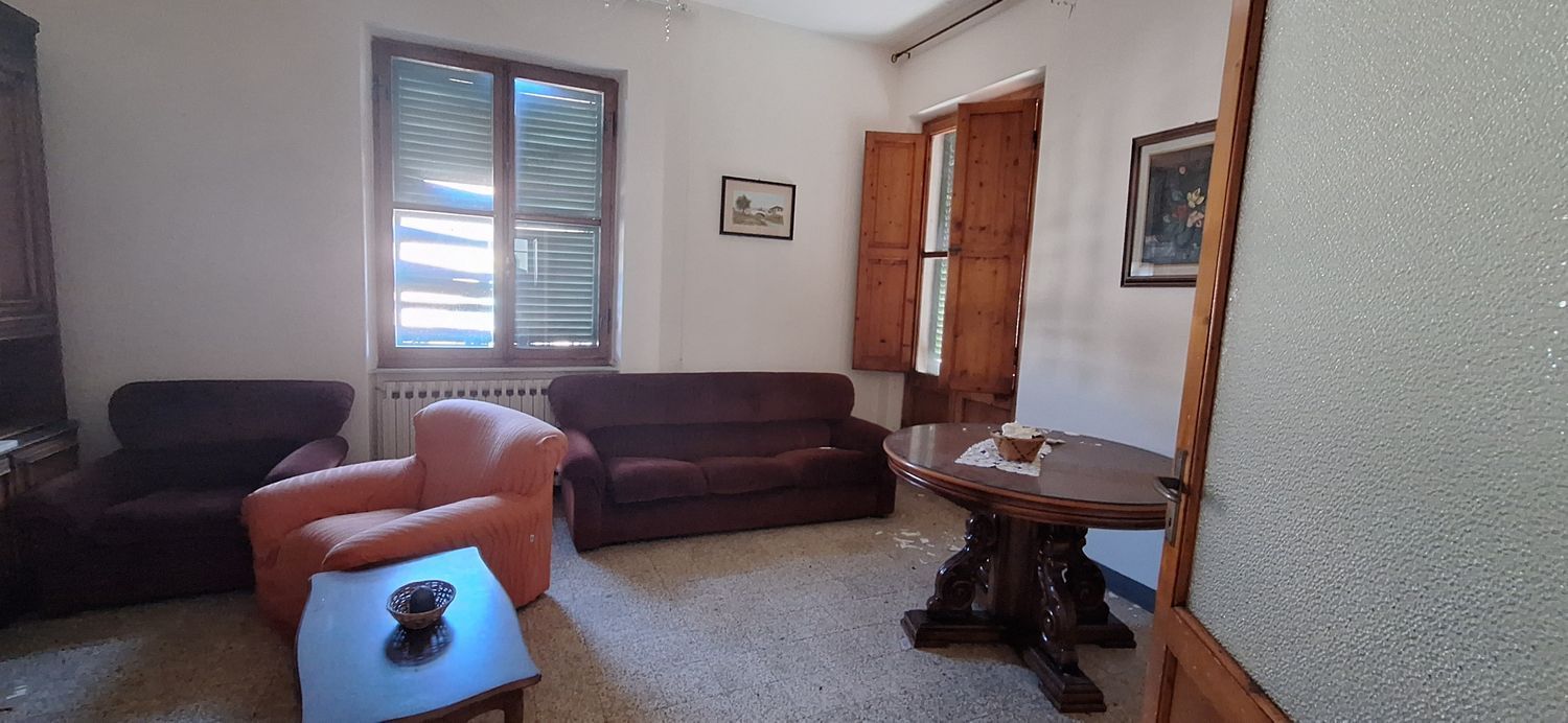 Appartamento in vendita a Barga, 4 locali, prezzo € 55.000 | PortaleAgenzieImmobiliari.it