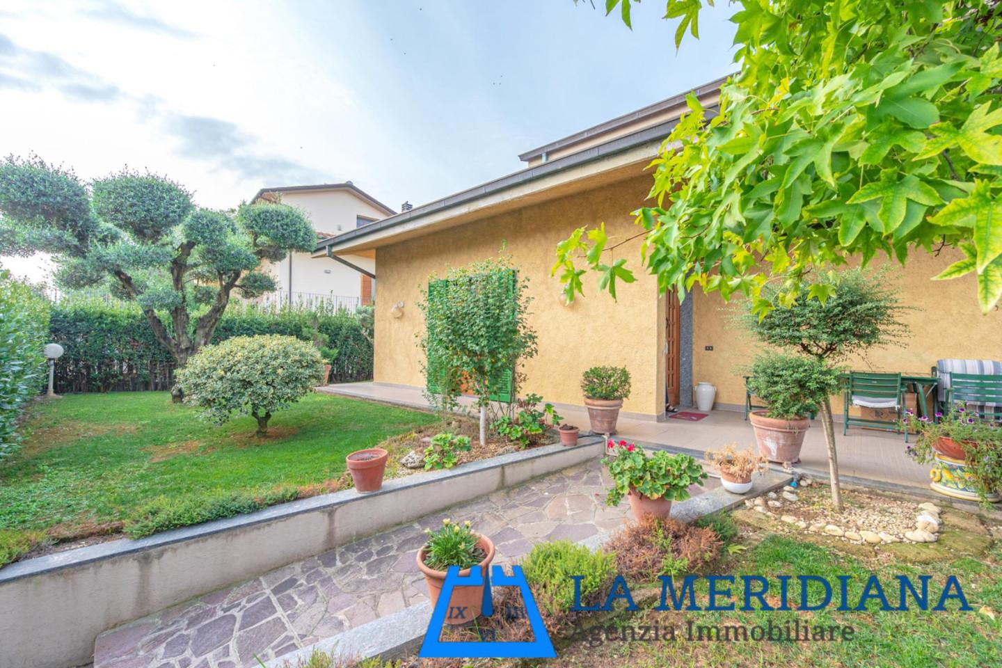 Villa in vendita a Lamporecchio, 10 locali, prezzo € 330.000 | CambioCasa.it