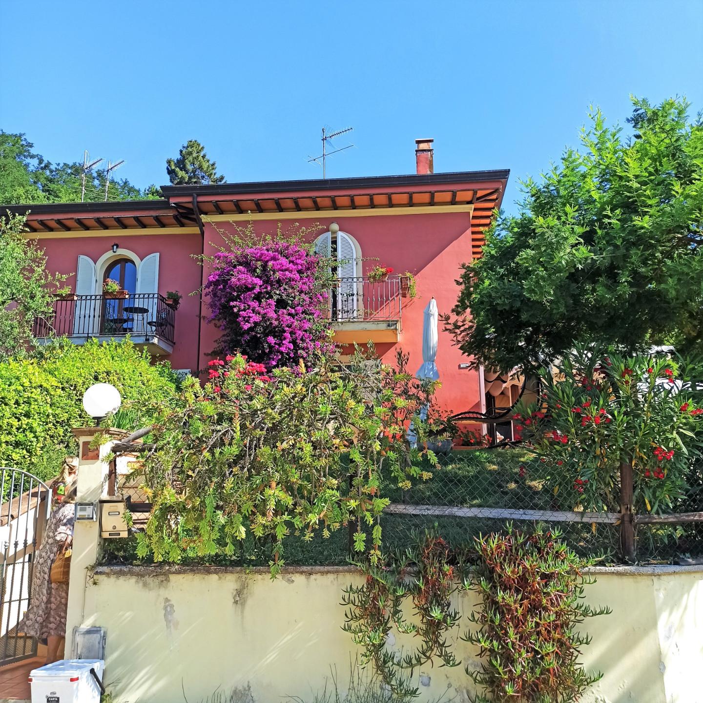 Villa Tri-Quadrifamiliare in Vendita a Lucca