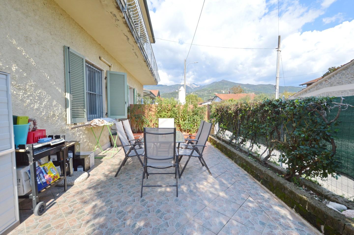 Appartamento in vendita a Montignoso, 3 locali, prezzo € 200.000 | PortaleAgenzieImmobiliari.it