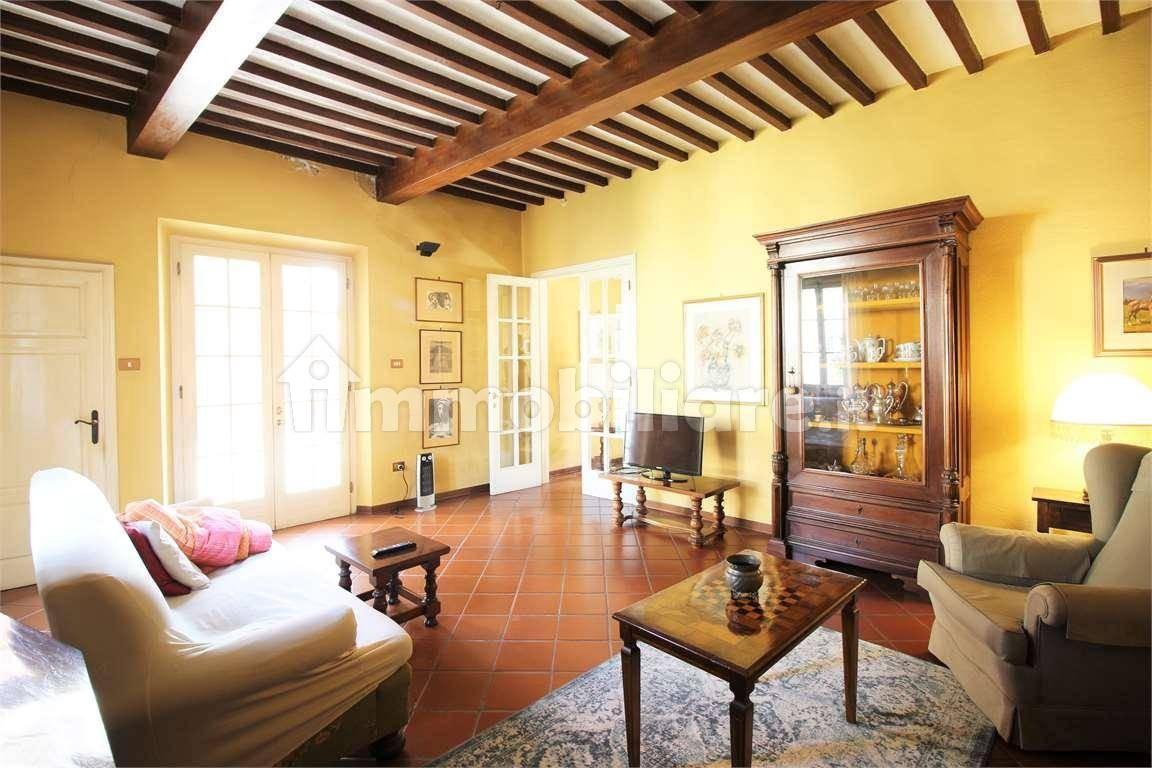 Palazzo / Stabile in vendita a Buti, 12 locali, prezzo € 320.000 | PortaleAgenzieImmobiliari.it