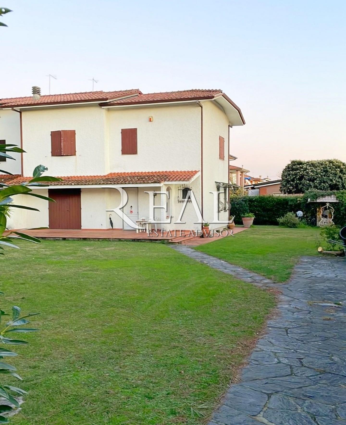 Villa Bifamiliare in vendita a Seravezza, 4 locali, prezzo € 530.000 | PortaleAgenzieImmobiliari.it