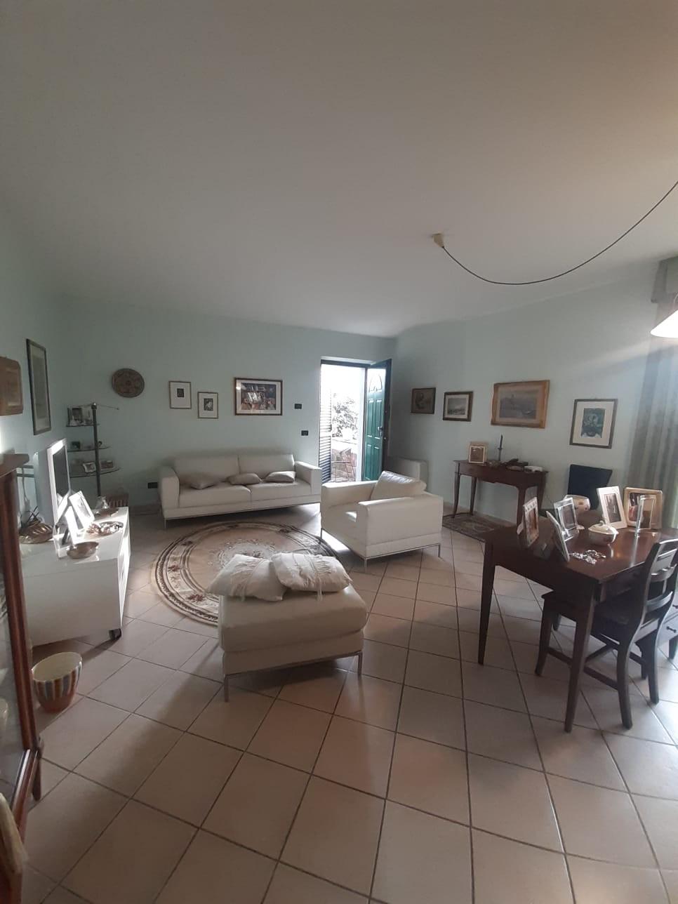 Villa Tri-Quadrifamiliare in vendita a Carrara, 7 locali, prezzo € 370.000 | PortaleAgenzieImmobiliari.it