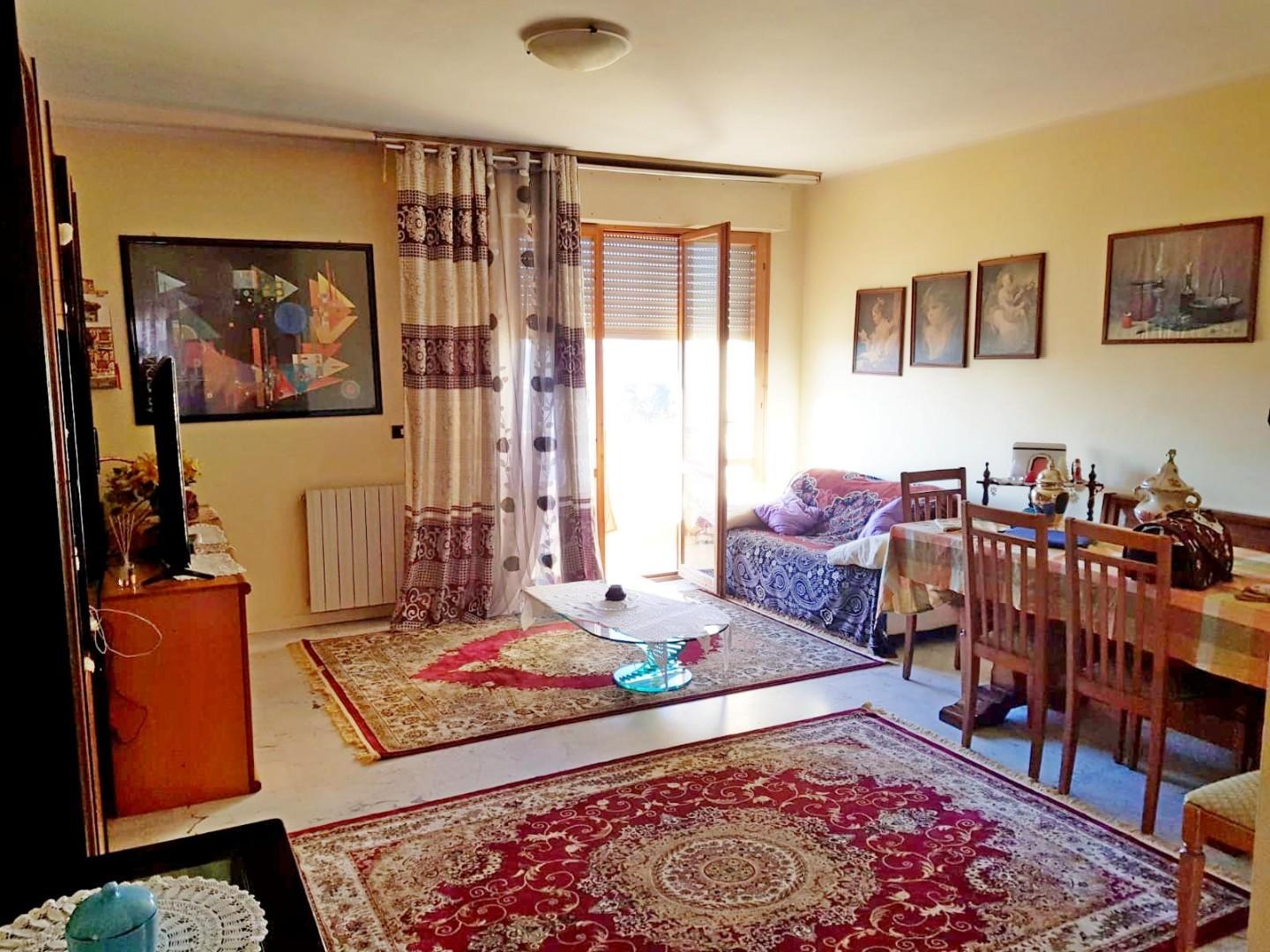 Appartamento in vendita a Montignoso, 5 locali, prezzo € 245.000 | PortaleAgenzieImmobiliari.it