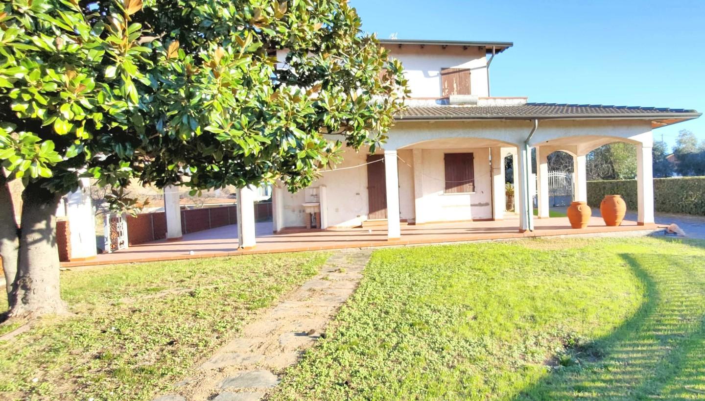 Villa in vendita a Massa, 6 locali, prezzo € 495.000 | PortaleAgenzieImmobiliari.it