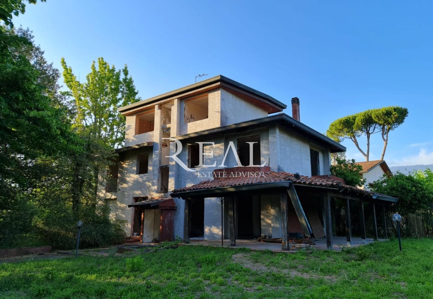 Villa in vendita a Massa, 5 locali, Trattative riservate | PortaleAgenzieImmobiliari.it