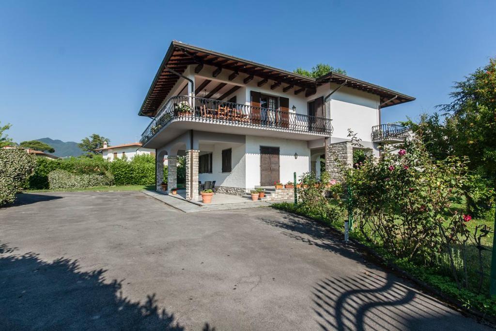 Villa in affitto a Forte dei Marmi, 7 locali, prezzo € 25.000 | PortaleAgenzieImmobiliari.it