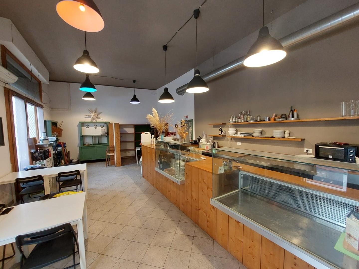 Ristorante / Pizzeria / Trattoria in vendita a Pontedera, 5 locali, prezzo € 30.000 | CambioCasa.it