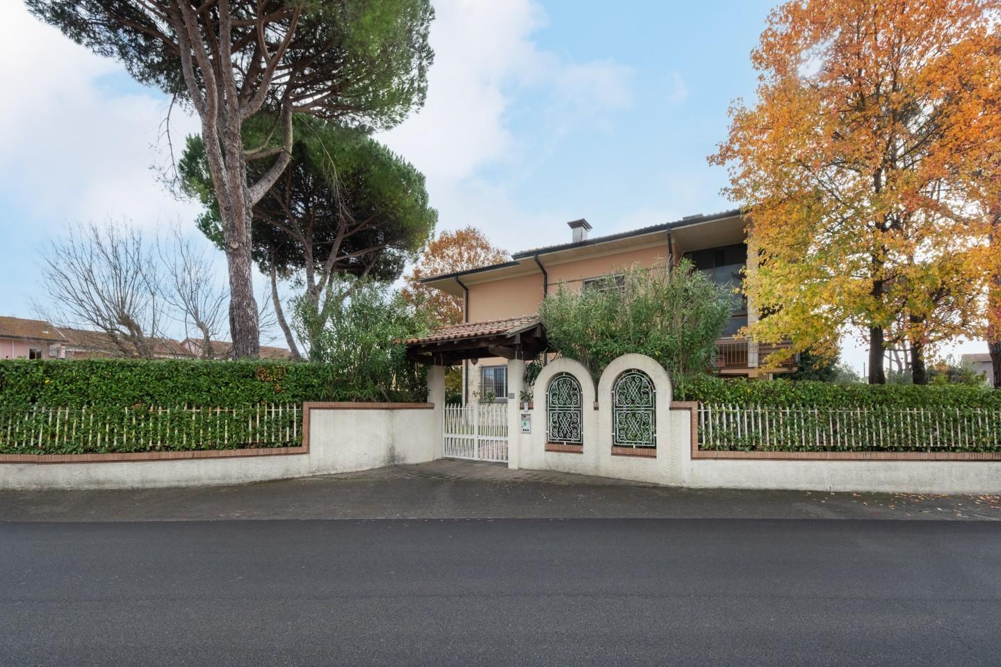Villa in vendita a Bientina, 19 locali, prezzo € 690.000 | PortaleAgenzieImmobiliari.it