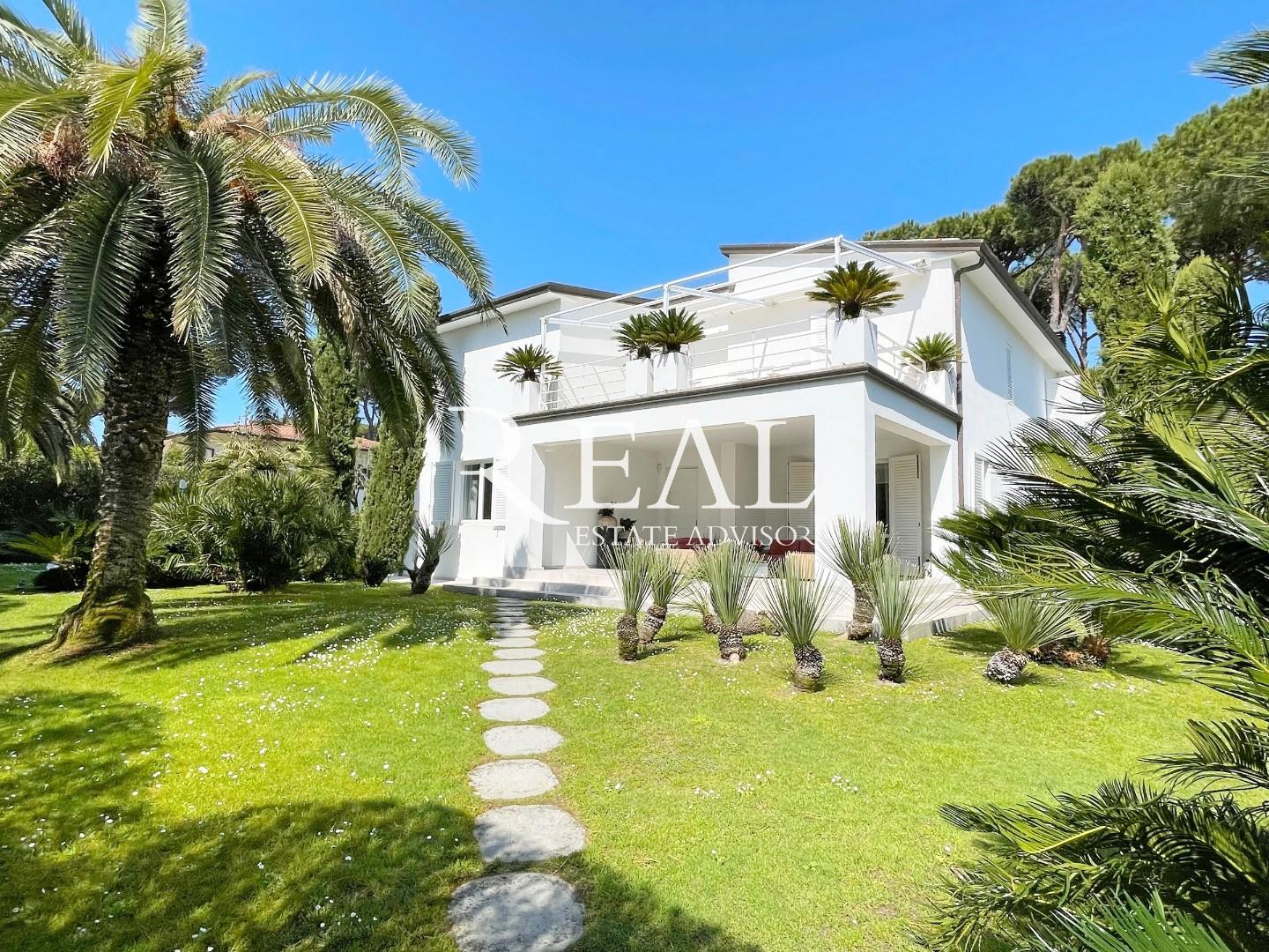 Villa in vendita a Forte dei Marmi, 9 locali, prezzo € 8.200.000 | PortaleAgenzieImmobiliari.it