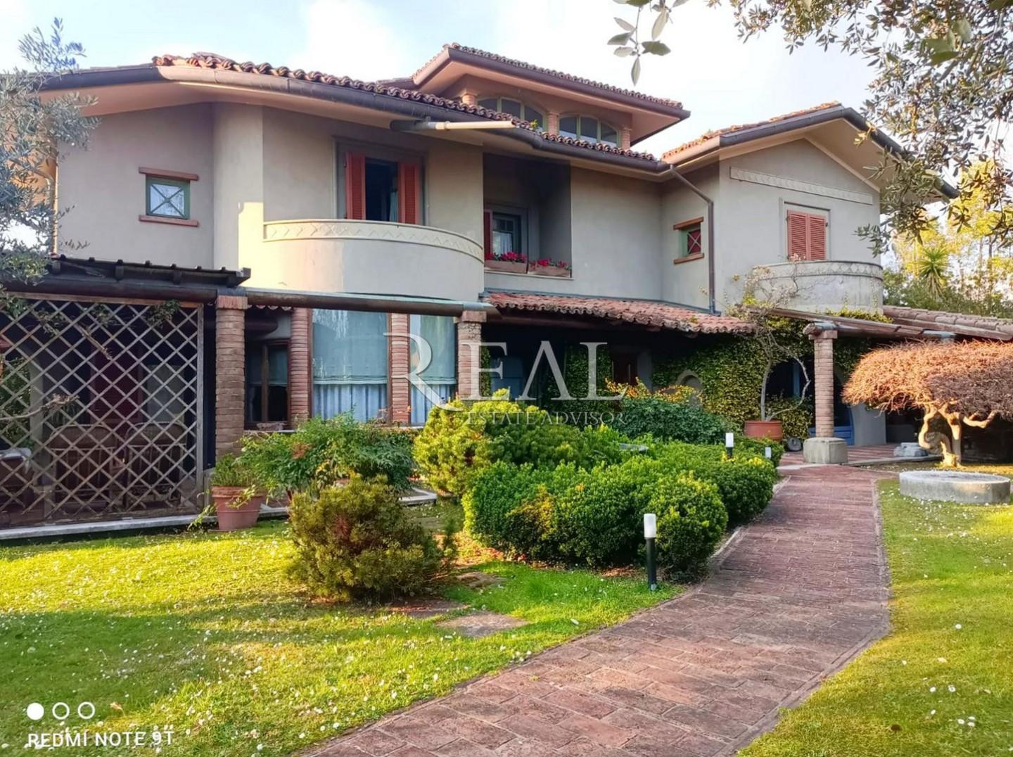 Villa in vendita a Forte dei Marmi, 10 locali, prezzo € 2.890.000 | PortaleAgenzieImmobiliari.it
