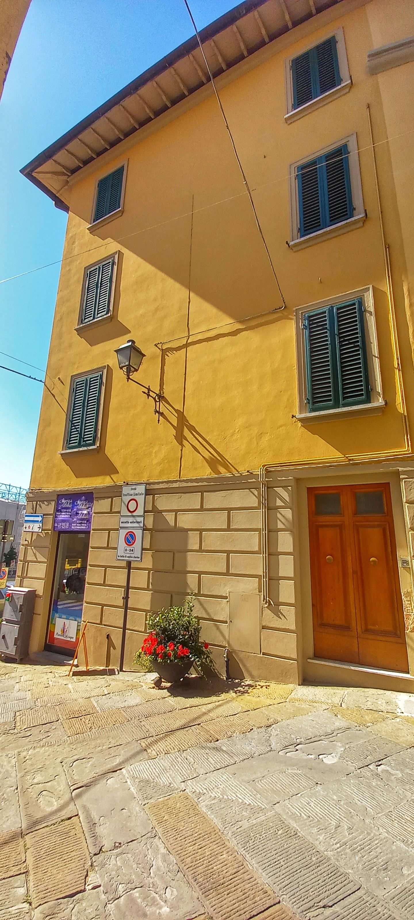 Palazzo / Stabile in vendita a Montaione, 12 locali, prezzo € 295.000 | PortaleAgenzieImmobiliari.it