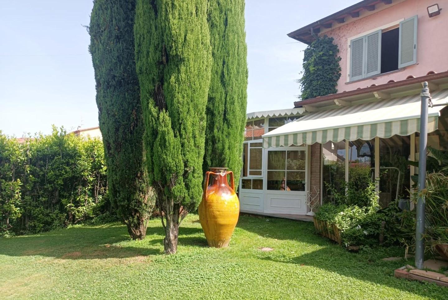 Villa in affitto a Seravezza, 5 locali, prezzo € 30.000 | PortaleAgenzieImmobiliari.it