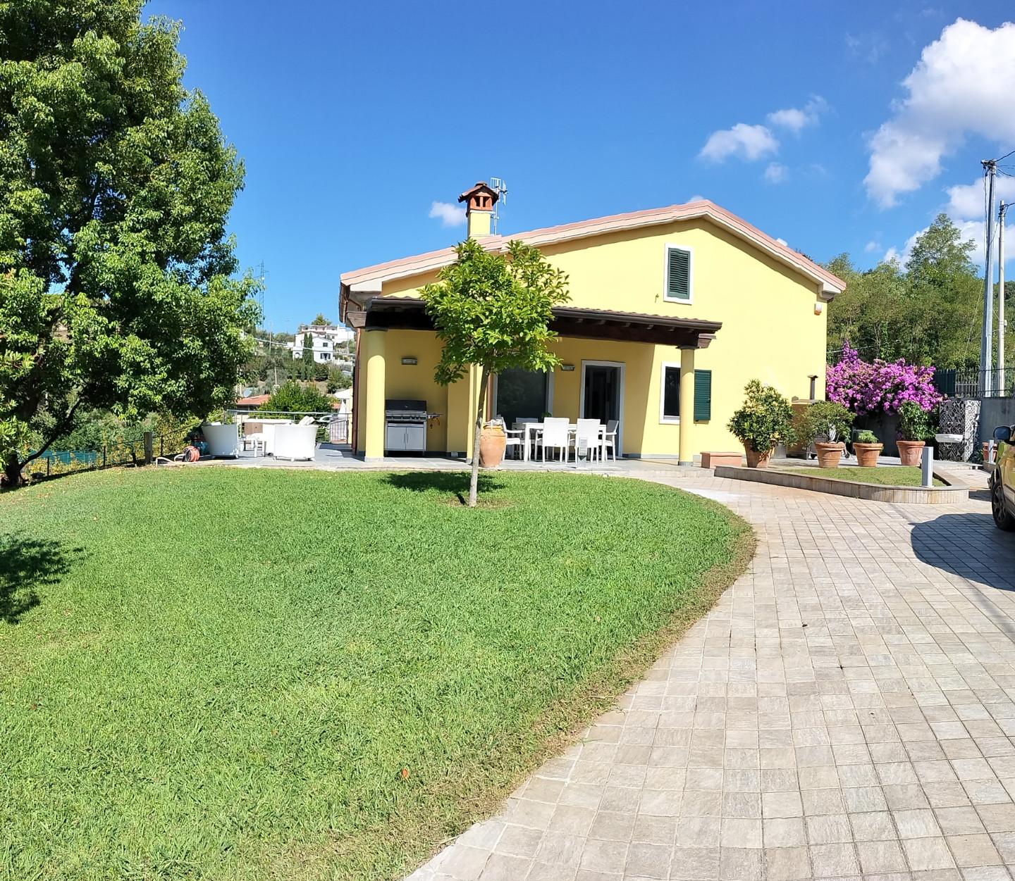 Villa Bifamiliare in vendita a Castelnuovo Magra, 10 locali, prezzo € 680.000 | PortaleAgenzieImmobiliari.it