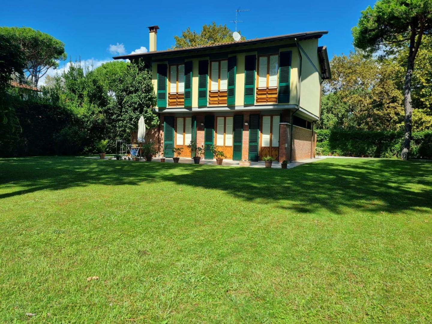 Villa in vendita a Massa, 9 locali, prezzo € 1.200.000 | PortaleAgenzieImmobiliari.it