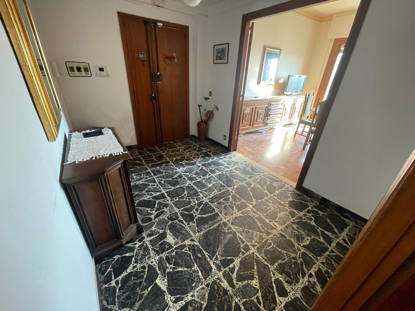 Appartamento in vendita a Poggibonsi, 5 locali, prezzo € 159.000 | PortaleAgenzieImmobiliari.it