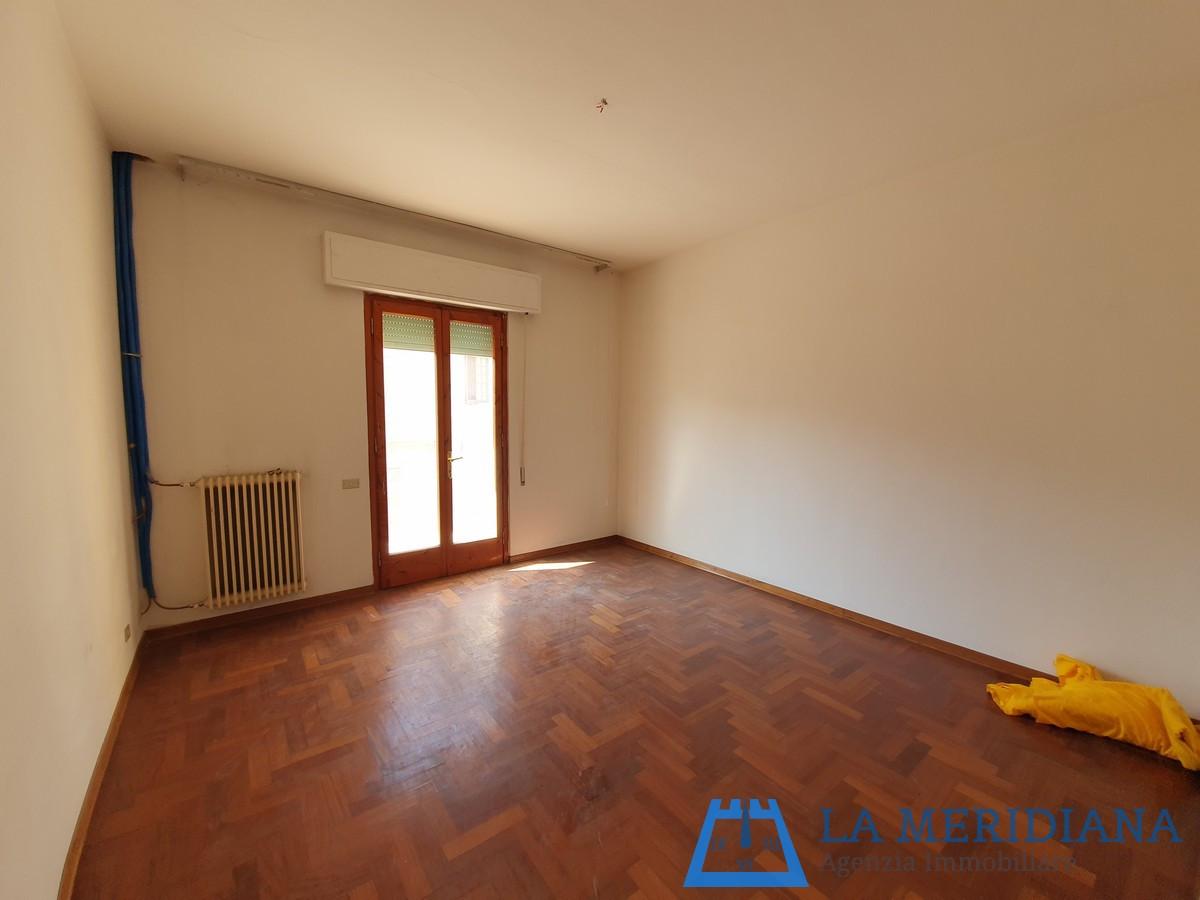 Appartamento in vendita a Lamporecchio, 4 locali, prezzo € 90.000 | CambioCasa.it