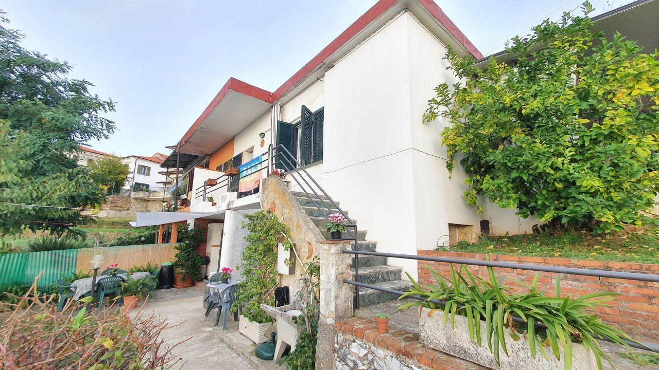 Villa Bifamiliare in vendita a Massa, 5 locali, prezzo € 190.000 | PortaleAgenzieImmobiliari.it