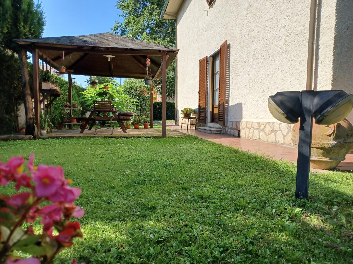 Villa in vendita a Colle di Val d'Elsa, 9 locali, prezzo € 550.000 | PortaleAgenzieImmobiliari.it