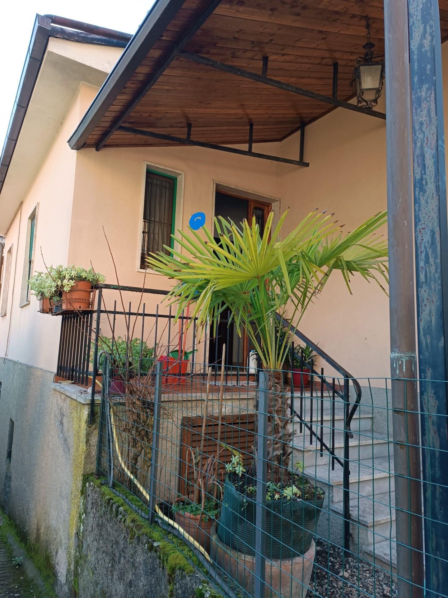 Soluzione Semindipendente in vendita a Bagni di Lucca, 6 locali, prezzo € 109.000 | PortaleAgenzieImmobiliari.it