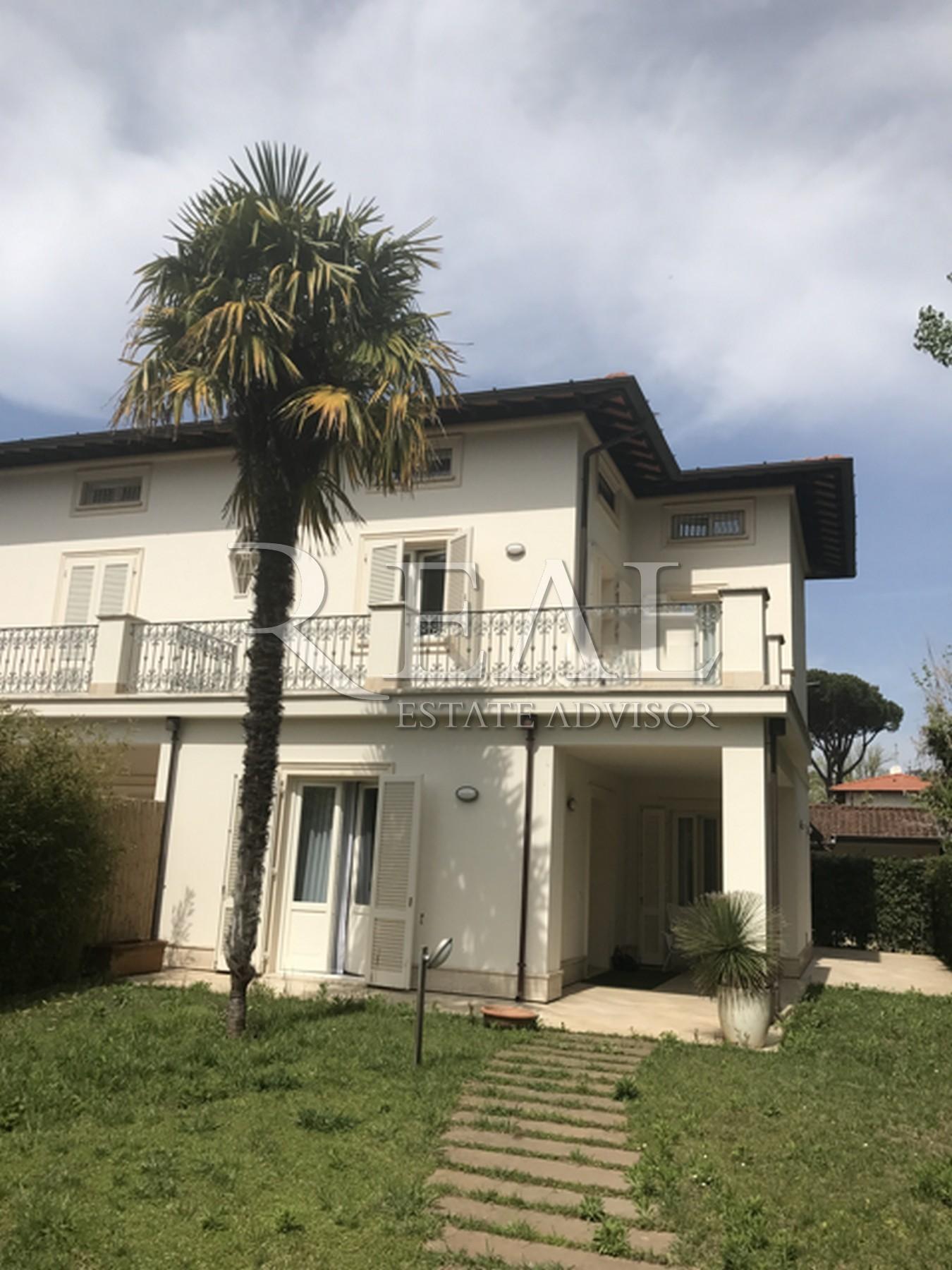 Villa Bifamiliare in vendita a Forte dei Marmi, 10 locali, Trattative riservate | PortaleAgenzieImmobiliari.it