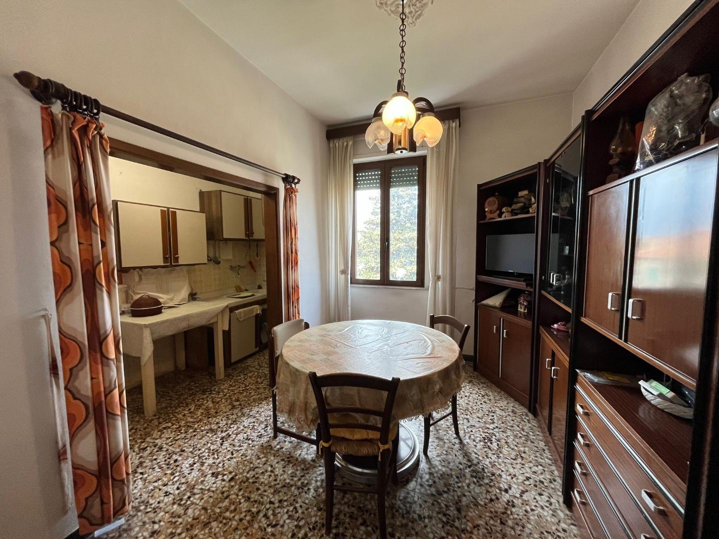 Appartamento in vendita a Pontedera, 4 locali, prezzo € 105.000 | PortaleAgenzieImmobiliari.it