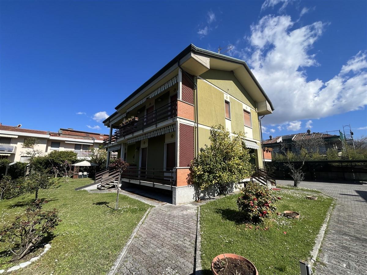 Appartamento in vendita a Massa, 5 locali, prezzo € 280.000 | PortaleAgenzieImmobiliari.it