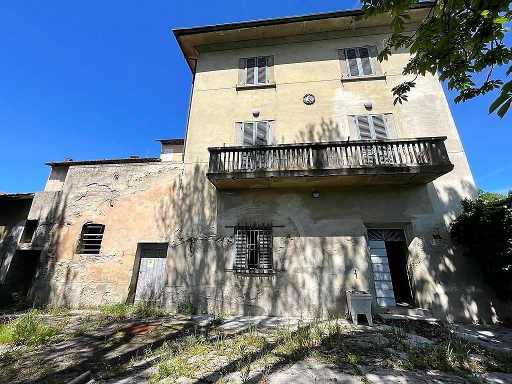 Villa in vendita a Santa Maria a Monte, 12 locali, prezzo € 110.000 | PortaleAgenzieImmobiliari.it