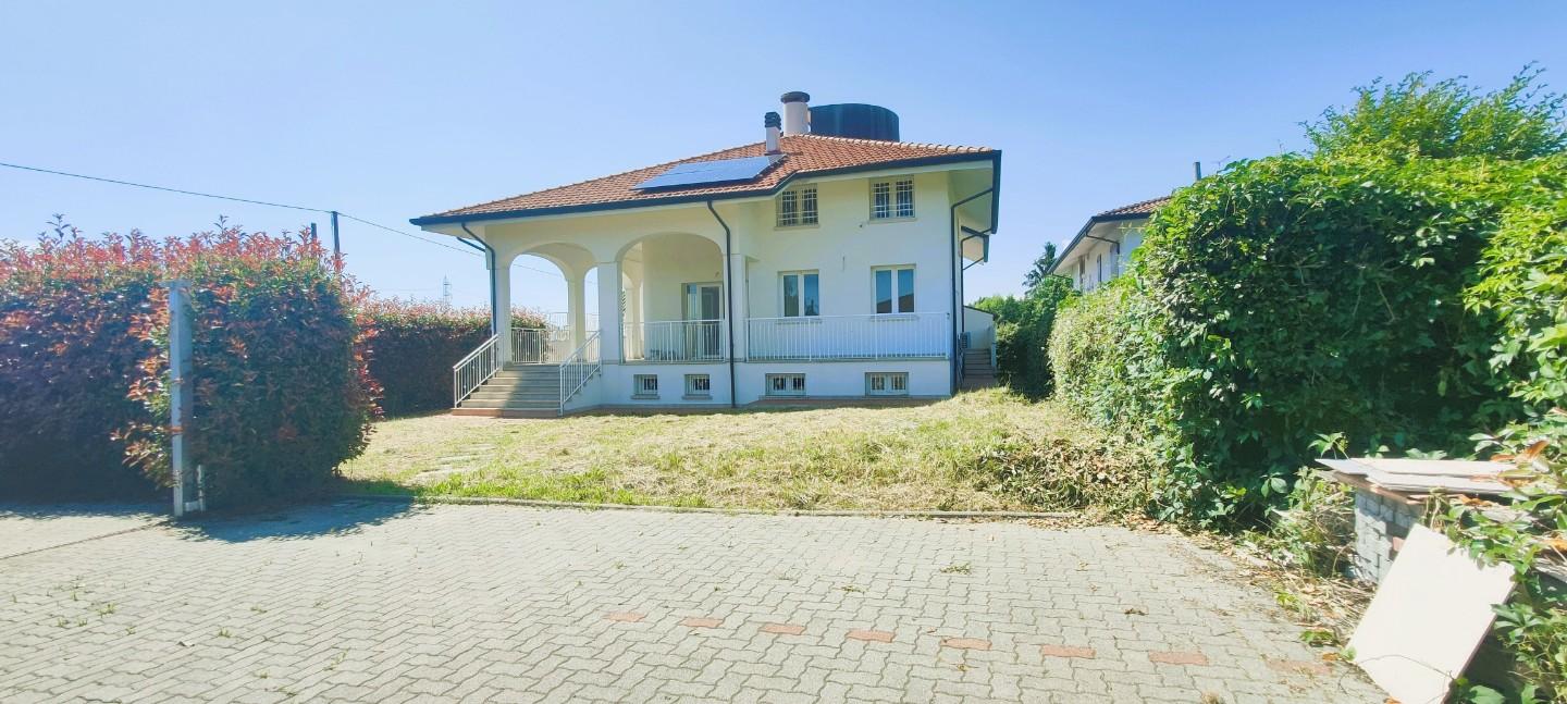 Villa Bifamiliare in vendita a Montignoso, 8 locali, prezzo € 850.000 | PortaleAgenzieImmobiliari.it