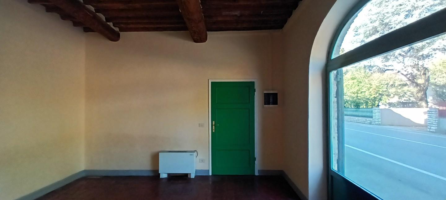 Negozio / Locale in affitto a Capannori, 5 locali, prezzo € 1.200 | PortaleAgenzieImmobiliari.it