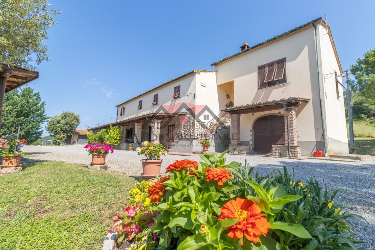 Rustico / Casale in vendita a Pomarance, 10 locali, prezzo € 550.000 | PortaleAgenzieImmobiliari.it