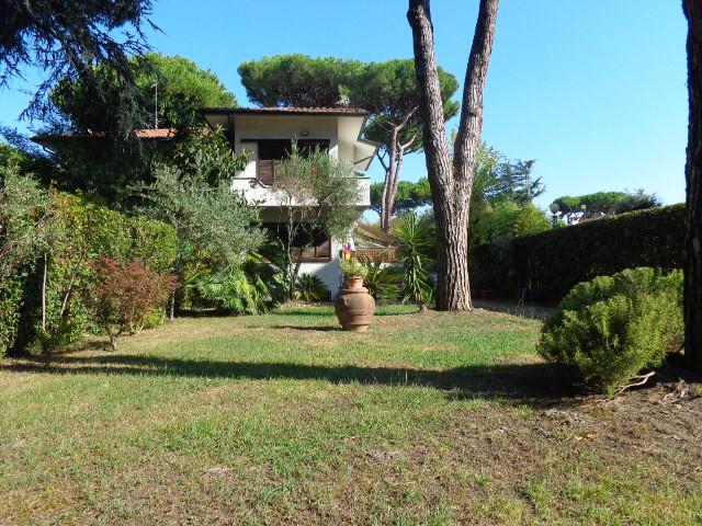 Villa Tri-Quadrifamiliare in vendita a Pietrasanta, 6 locali, Trattative riservate | PortaleAgenzieImmobiliari.it