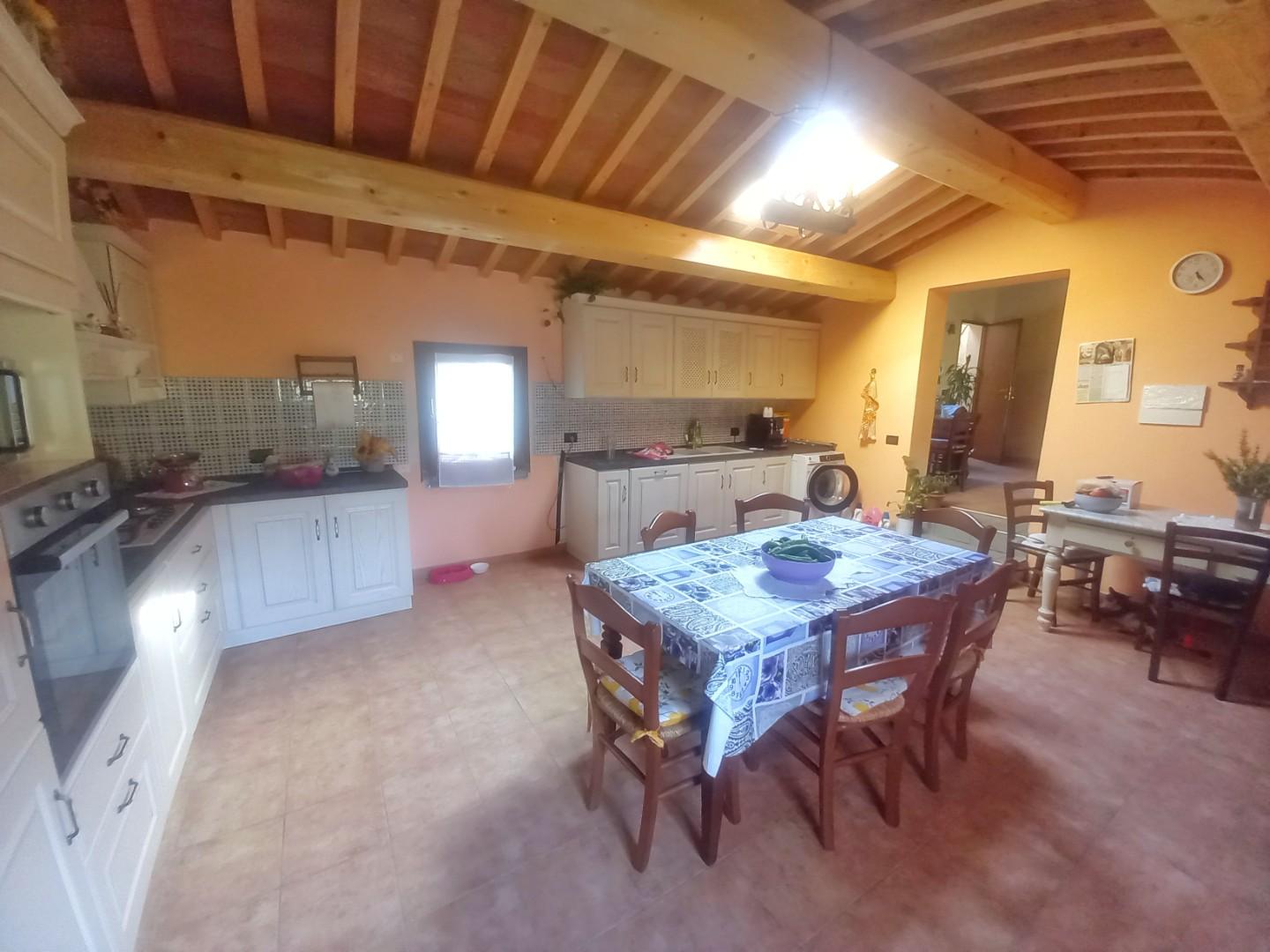 Appartamento in vendita a Castelfiorentino, 6 locali, prezzo € 250.000 | PortaleAgenzieImmobiliari.it