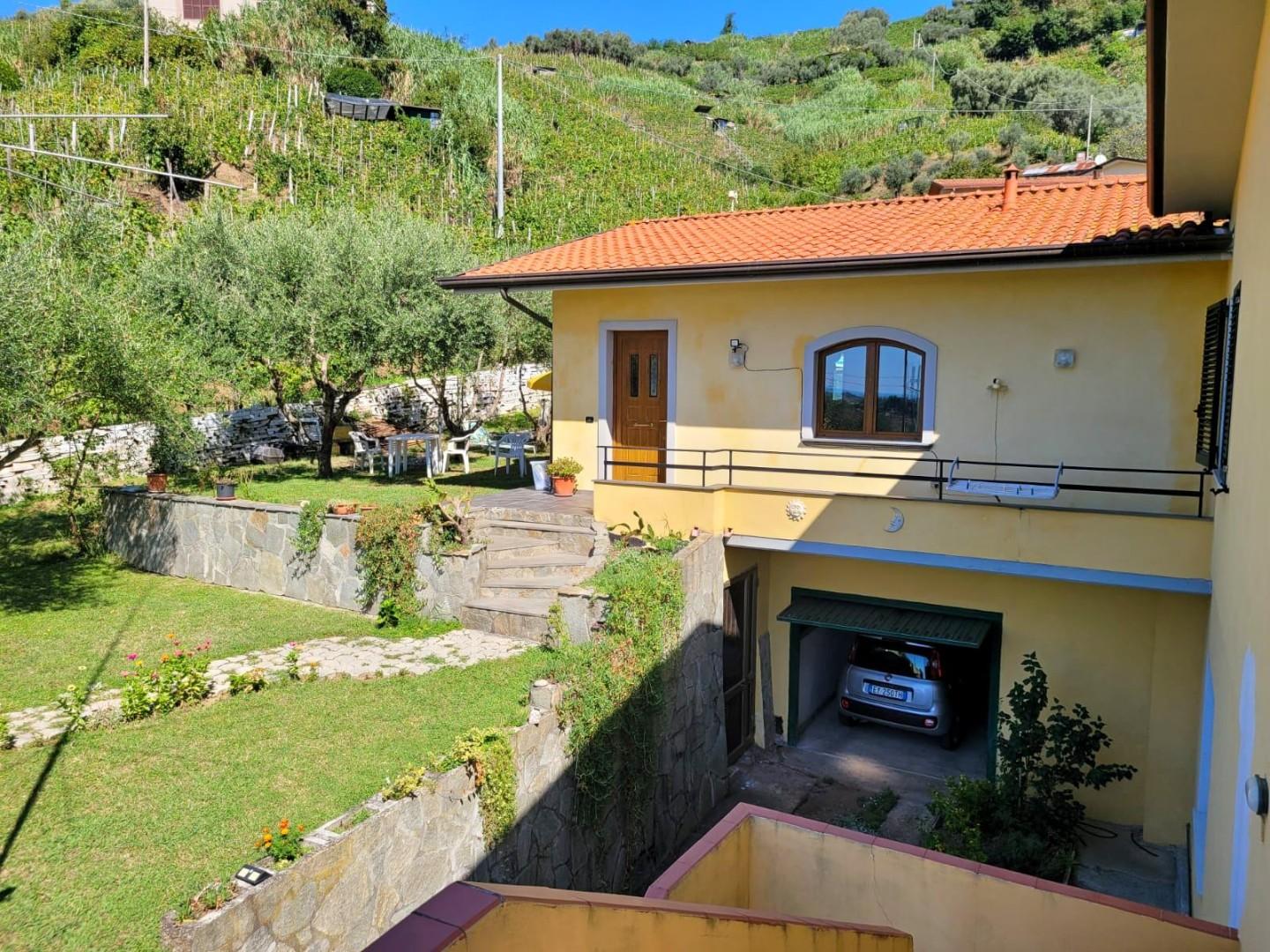 Villa Bifamiliare in vendita a Massa, 8 locali, prezzo € 500.000 | PortaleAgenzieImmobiliari.it