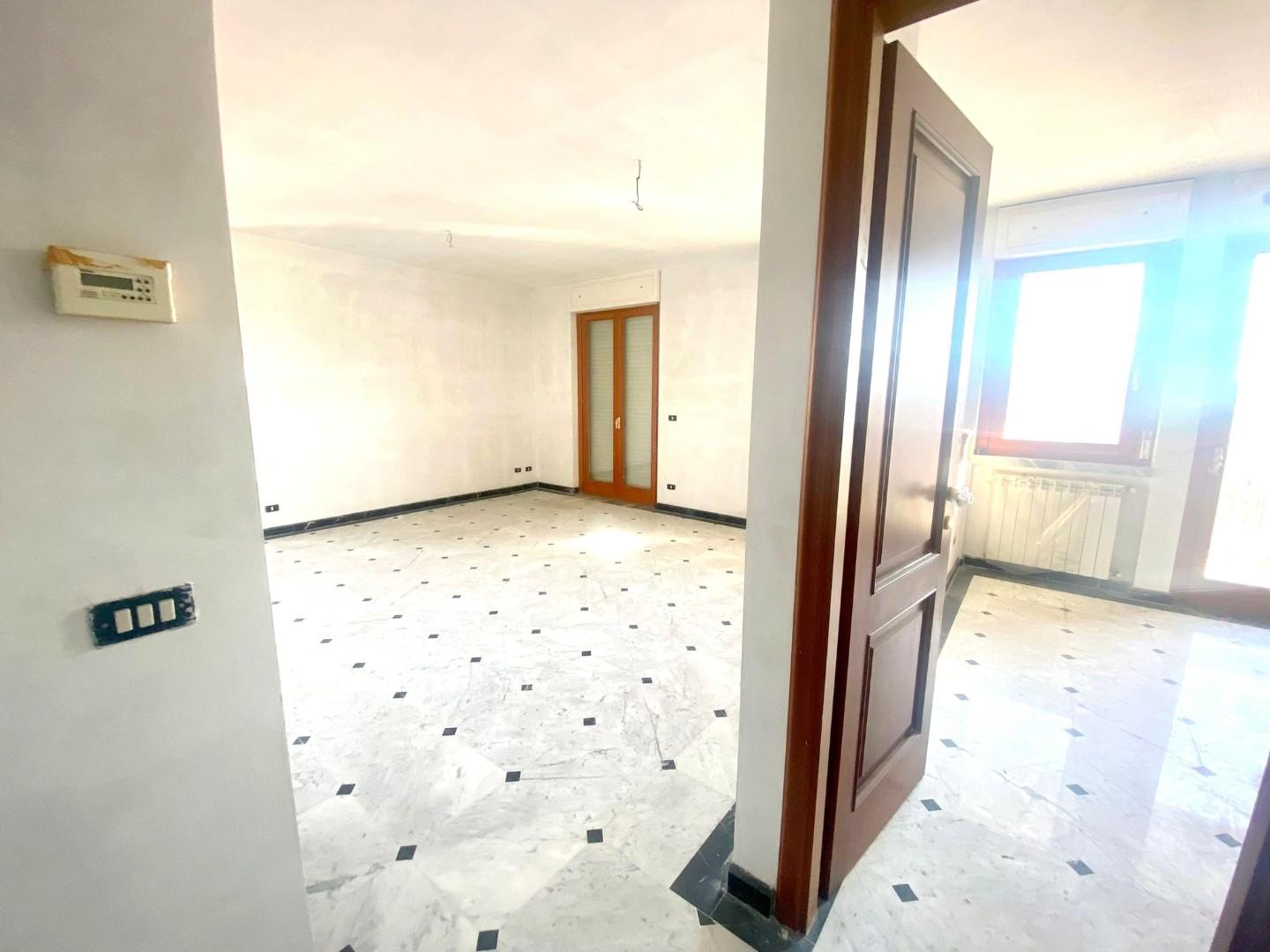 Appartamento in affitto a Carrara, 6 locali, prezzo € 1.100 | PortaleAgenzieImmobiliari.it