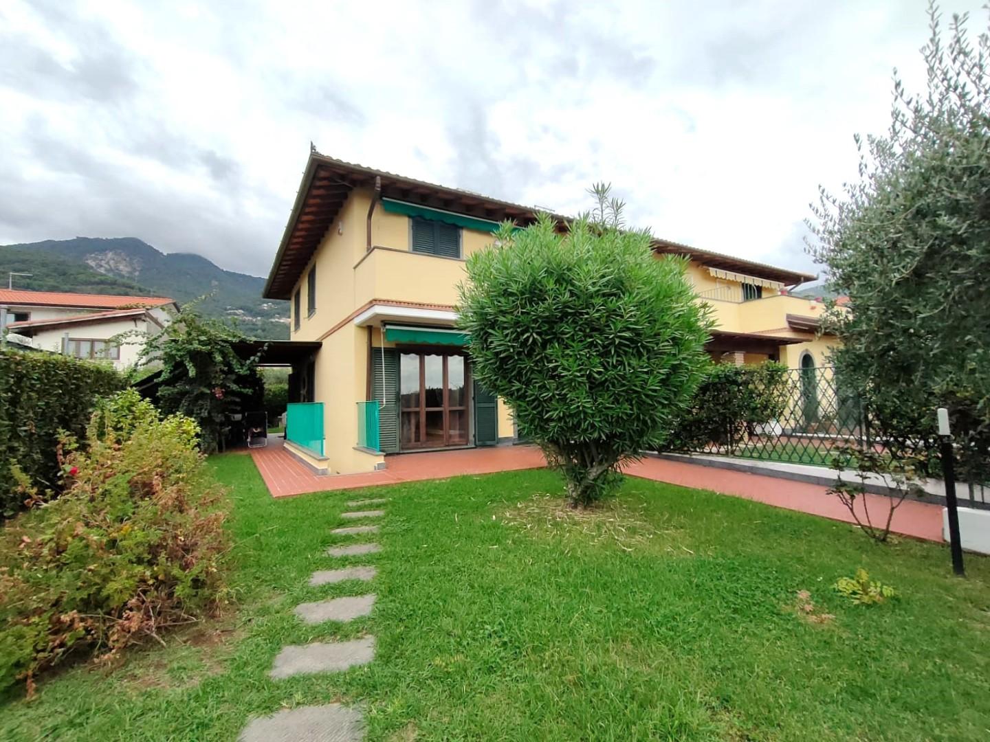 Villa Tri-Quadrifamiliare in vendita a Massa, 6 locali, prezzo € 470.000 | PortaleAgenzieImmobiliari.it