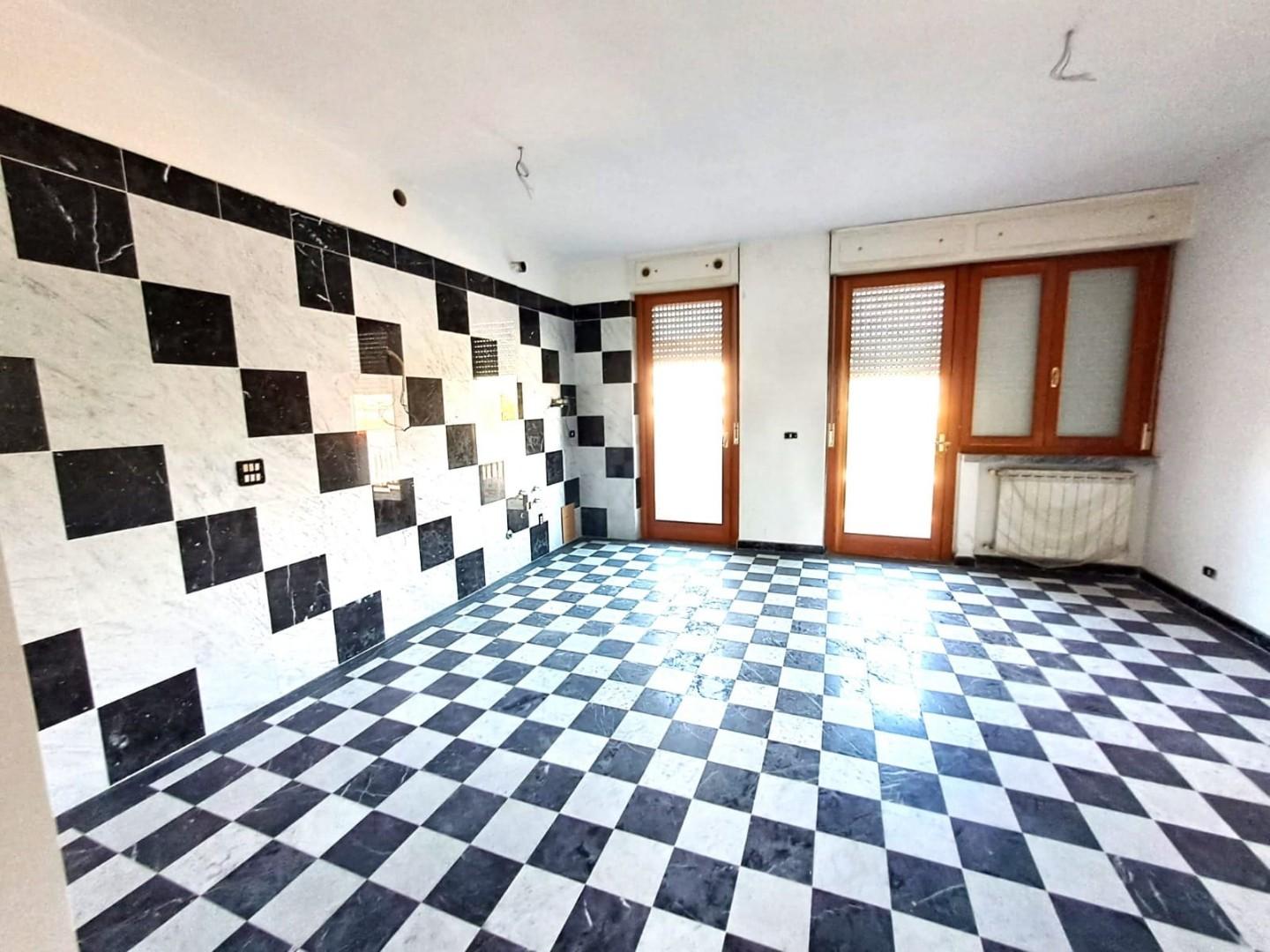 Appartamento in affitto a Carrara, 2 locali, prezzo € 700 | PortaleAgenzieImmobiliari.it