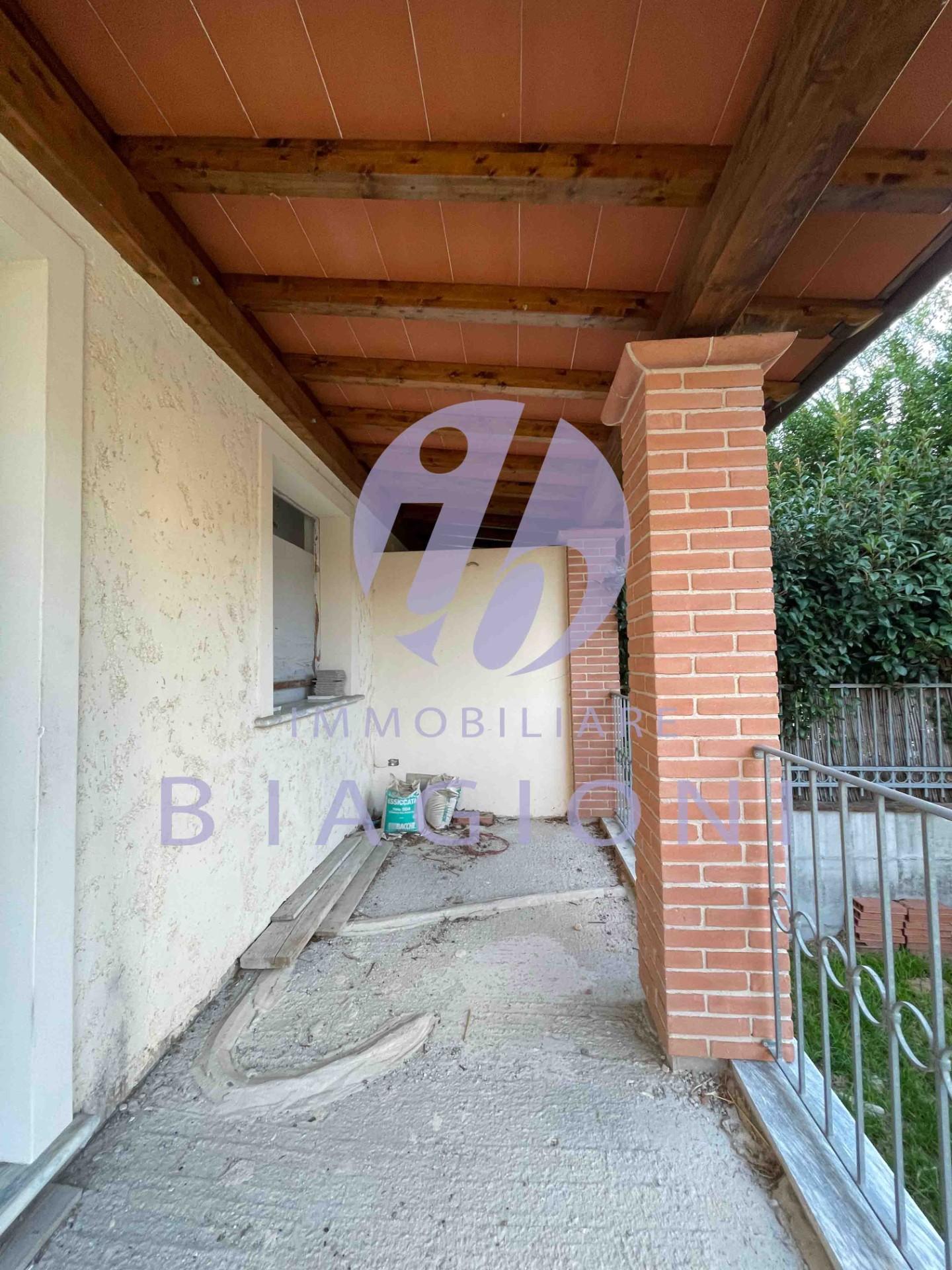 Villa Bifamiliare in vendita a Seravezza, 8 locali, prezzo € 400.000 | PortaleAgenzieImmobiliari.it