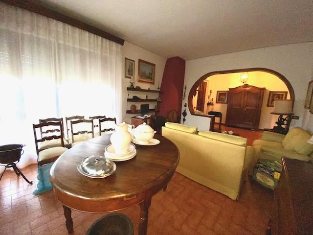 Villa in vendita a Massa e Cozzile, 8 locali, prezzo € 370.000 | PortaleAgenzieImmobiliari.it