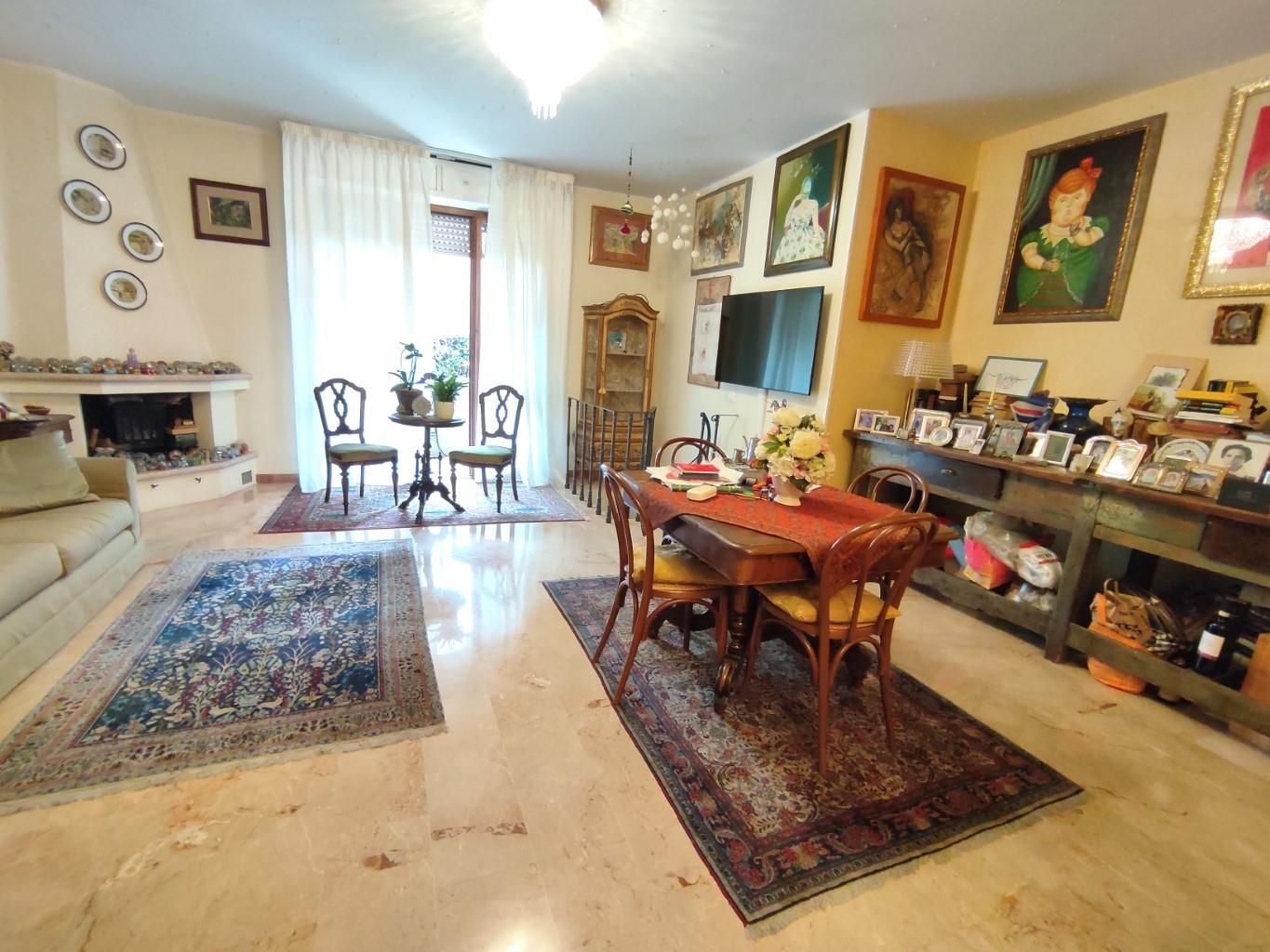 Appartamento in vendita a Massa, 7 locali, prezzo € 315.000 | PortaleAgenzieImmobiliari.it
