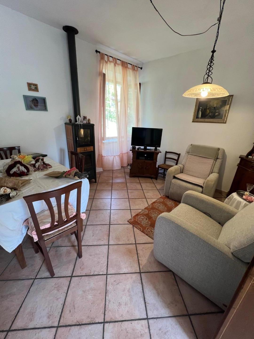 Appartamento in affitto a Ortonovo, 4 locali, prezzo € 500 | CambioCasa.it