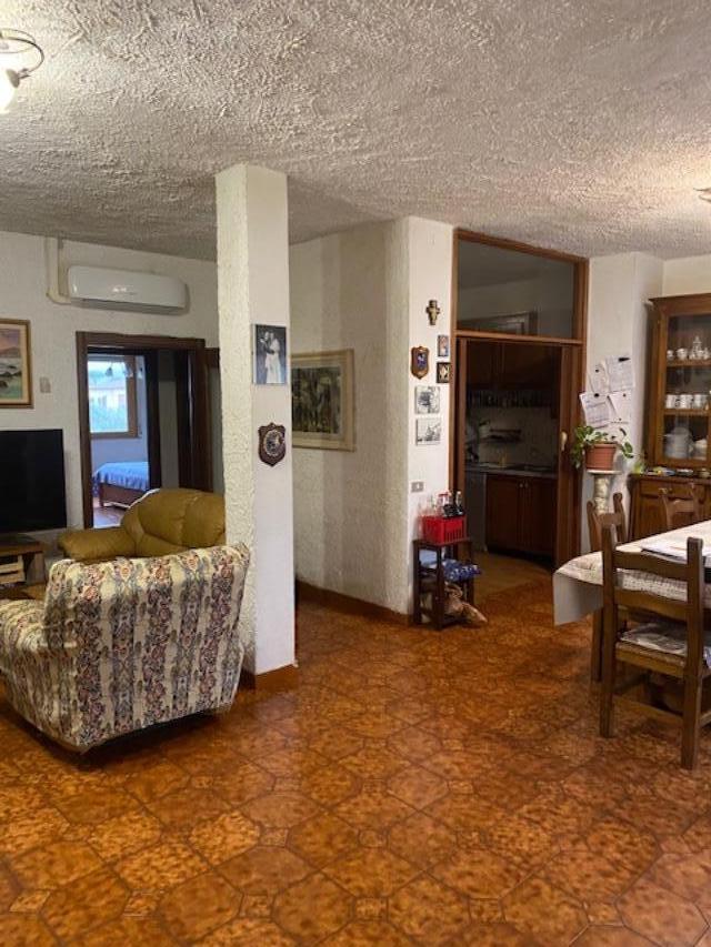 Appartamento in vendita a Castagneto Carducci, 8 locali, prezzo € 300.000 | PortaleAgenzieImmobiliari.it