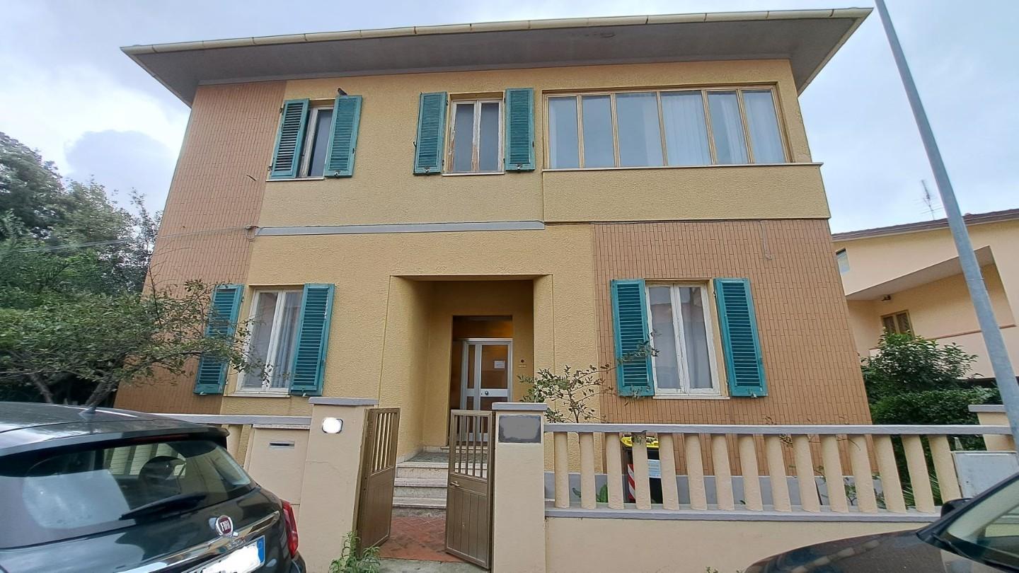 Villa in vendita a Rosignano Marittimo, 11 locali, prezzo € 380.000 | PortaleAgenzieImmobiliari.it